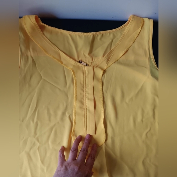 NWT Roz & Ali Women's Sleeveless Top Plus Size 1X, yellow color, never worn. - Picture 12 of 14